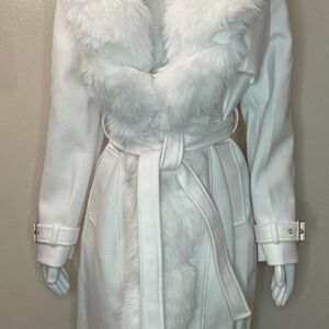 Elegant White Fur-Trimmed Women's Coat